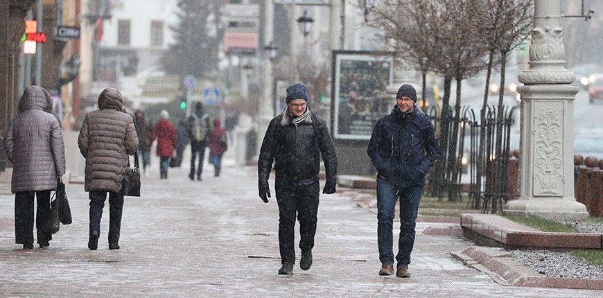 "Чрезвычайщины никакой". Александр  Лукашенко призвал народ жить обычной жизнью: сеять, жениться, рожать детей, выпивать, но в меру