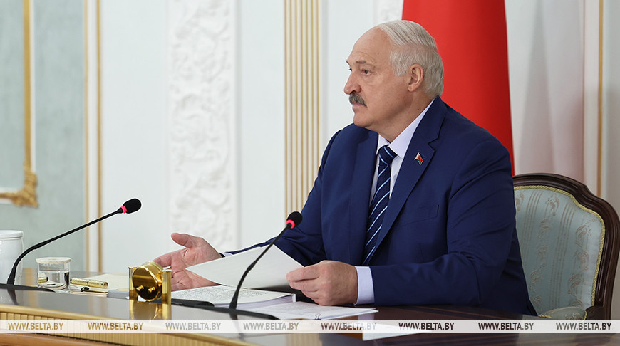 Александр Лукашенко поручил принять самые жесткие меры по всем недостаткам на уборочной