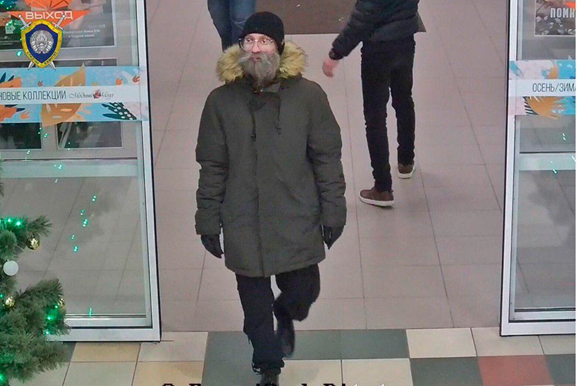 В Гродно мужчина приклеил себе бороду и средь бела дня обокрал магазин техники