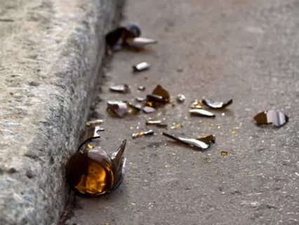В Гродно возбуждены уголовные дела за брошенные из окон бутылки