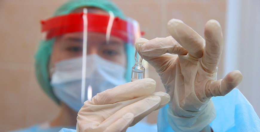 Генсек ООН: недостаточная вакцинация может привести к устойчивости коронавируса к препаратам