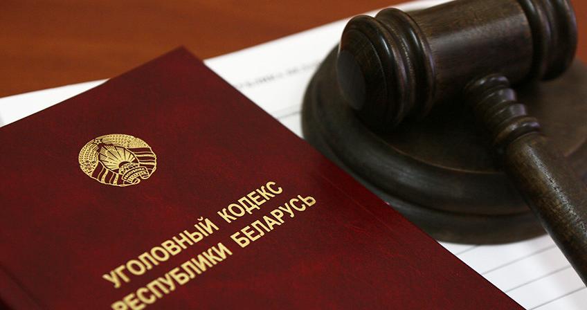 В Лиде нетрезвый молодой человек решил выместить агрессию на чужом автомобиле