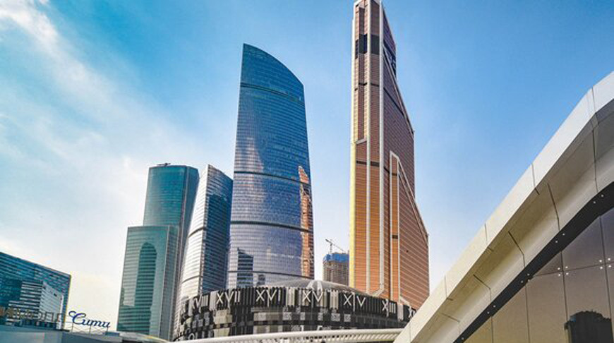 В башне "Москва-Сити" частично обрушилась стеклянная стена