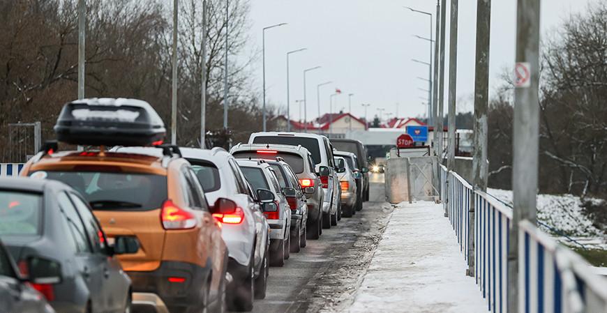 ГПК: к выходным количество легковушек на въезд в Польшу существенно увеличилось
