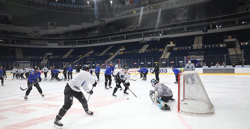 Александр Лукашенко приехал на тренировку "Динамо-Минск" - поддержать "зубров" перед 1/4 финала Кубка Гагарина