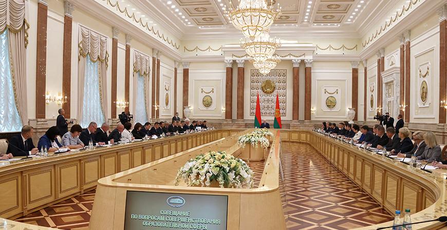 Чему научат в школе. Комментируем итоги большого совещания у ­­Президента по образованию