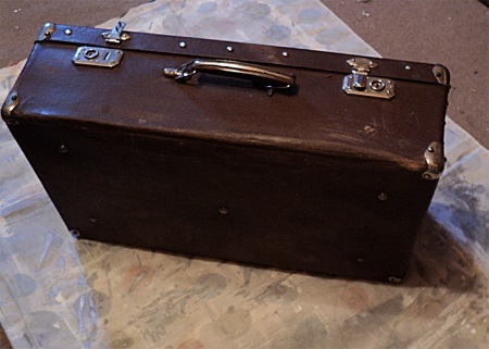 В Дятлово бесхозный чемодан стал причиной эвакуации людей из отделения банка