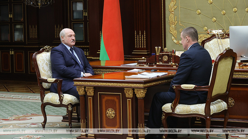 "Надо мобилизовать все то, что есть" - Александр Лукашенко принял с докладом губернатора Могилевской области
