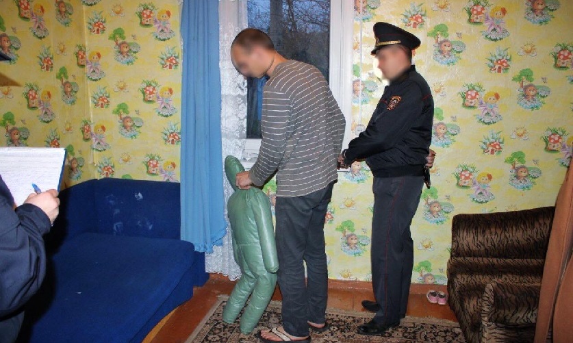 СК провел проверку на месте преступления с отцом погибшей в Зельвенском районе девочки