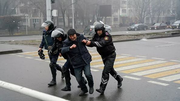 В Нур-Султане ввели режим ЧП