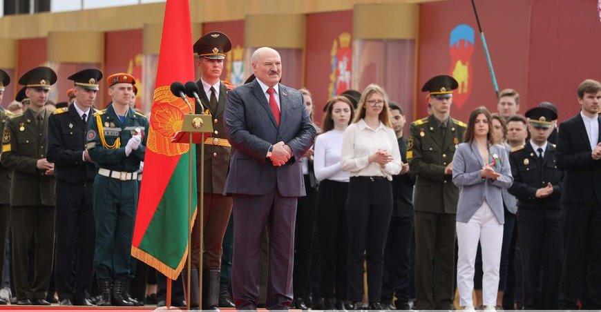 Александр Лукашенко: государственные герб и флаг олицетворяют суверенитет и национальное единство Беларуси