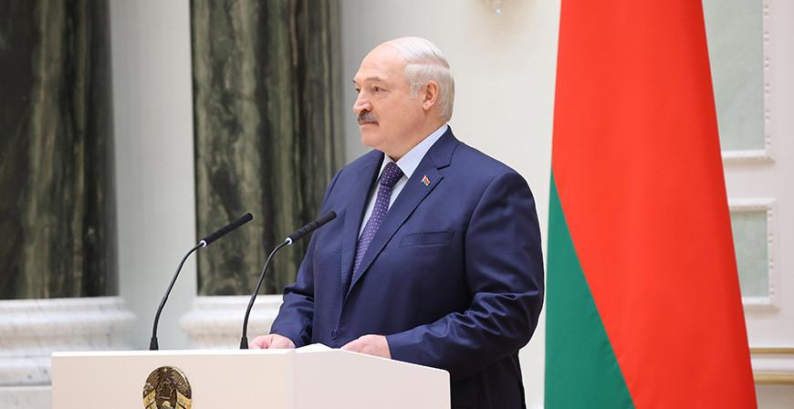 Ваши достижения вдохновляют. Александр Лукашенко вручил награды выпускникам и преподавателям вузов