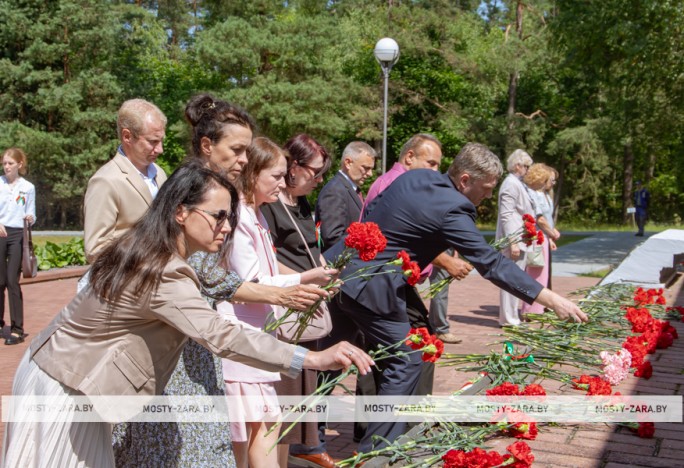 Жители Мостовщины собрались на митинге, посвященному 82-й годовщине освобождения района