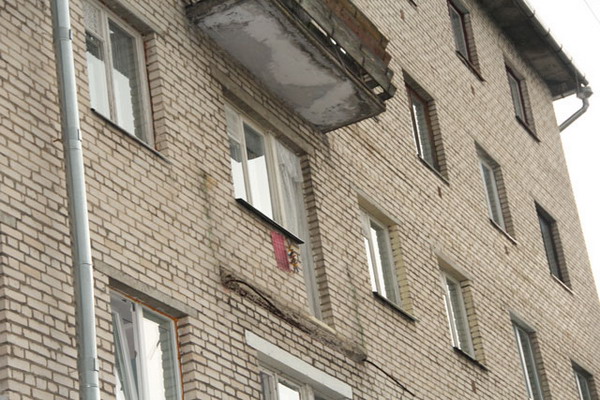Возбуждено уголовное дело по факту обрушения балкона в Слониме