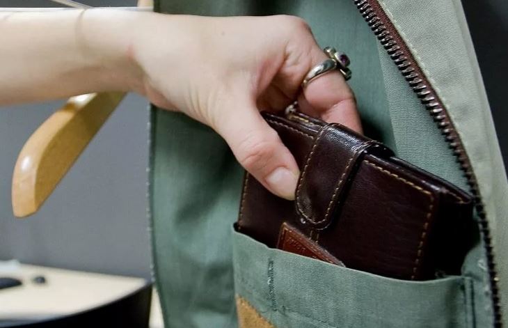 В Гродно женщина обокрала коллегу прямо на рабочем месте