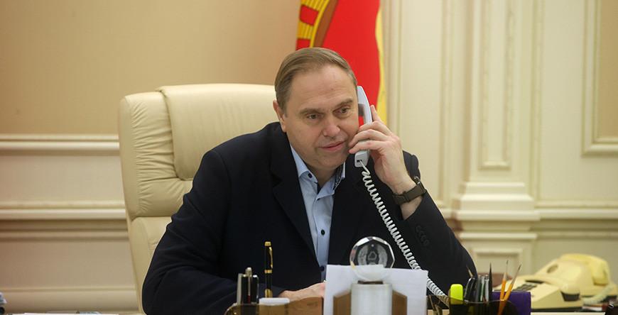 Глава Гродненской области Владимир Караник провел прямую телефонную линию