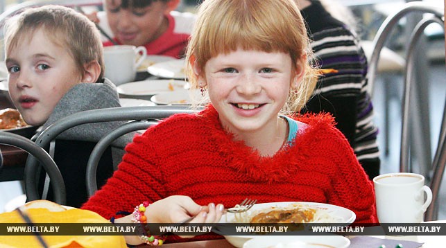 В Беларуси с 1 декабря увеличиваются денежные нормы на питание учащихся
