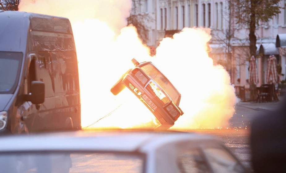 На съемках многосерийного фильма «ГДР» в центре Гродно взорвали «Мерседес»