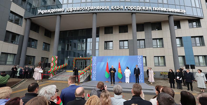 Александр Лукашенко открыл в Минске поликлинику будущего