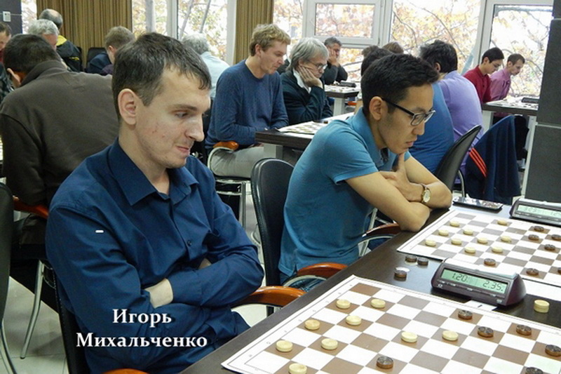 Волковычанин Игорь Михальченко стал двукратным чемпионом Европы по шашкам-64