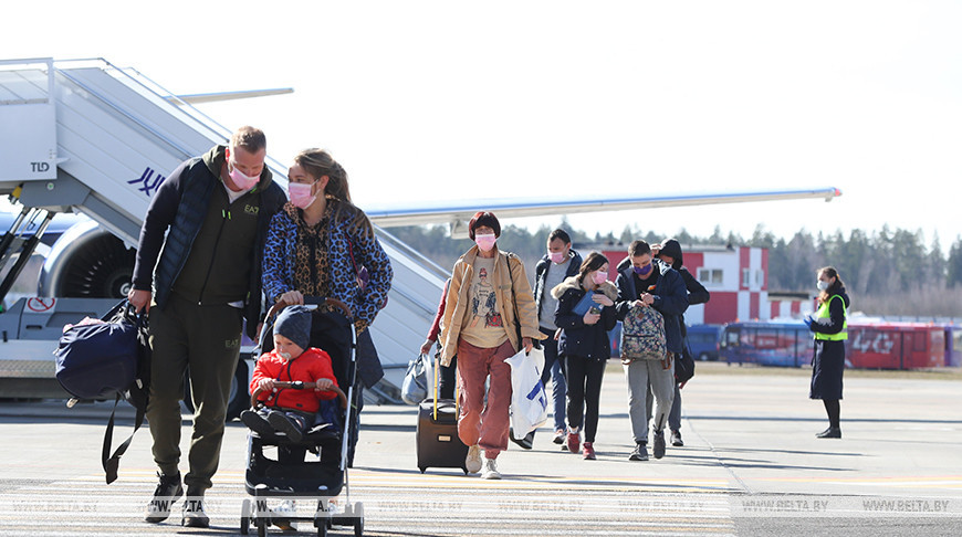 Минздрав исключил 14 государств из перечня стран с COVID-19