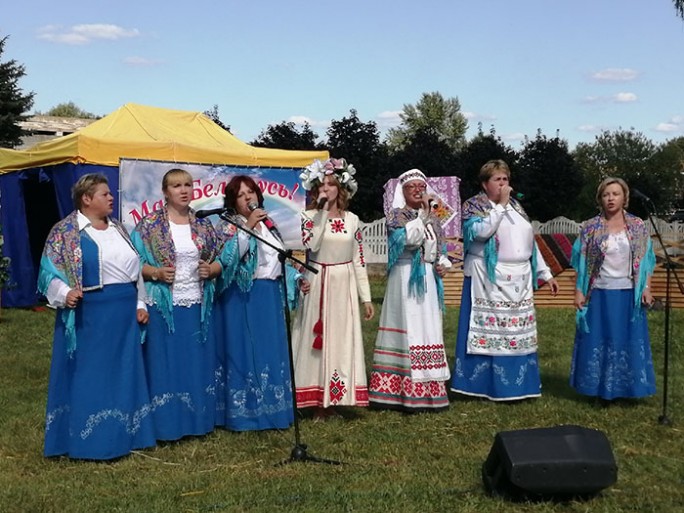 В агрогородке Дубно создали необычные «молочные реки и хлебные берега» 