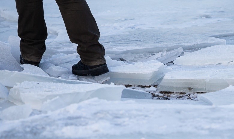 В Гродно двое подростков провалились под лед во время фотосессии на Немане