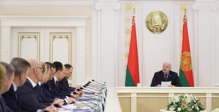 Грядущие выборы, антикоррупционная разминка, громкие назначения и ничего личного. Все итоги недели Президента