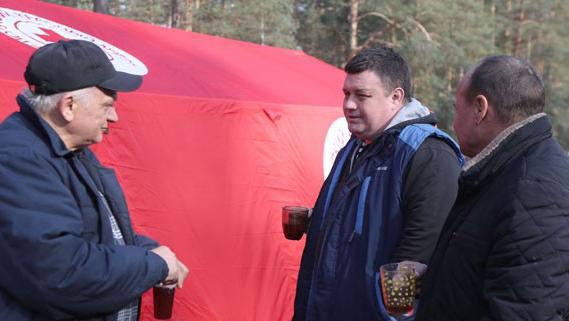 Обогрев для водителей-дальнобойщиков организован в районе пункта пропуска "Привалка"
