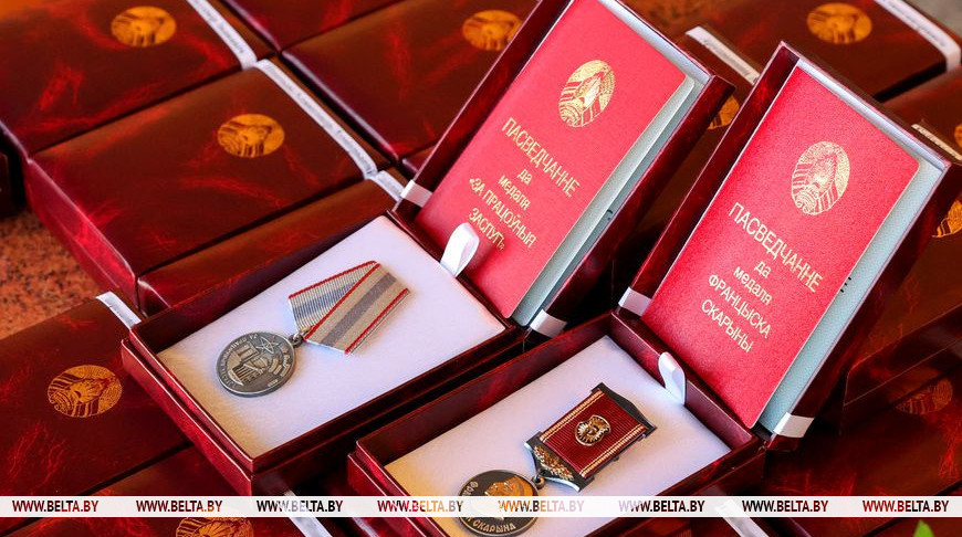 Госнаград и Благодарности Президента Беларуси удостоены 48 человек и ОАО «Савушкин продукт»