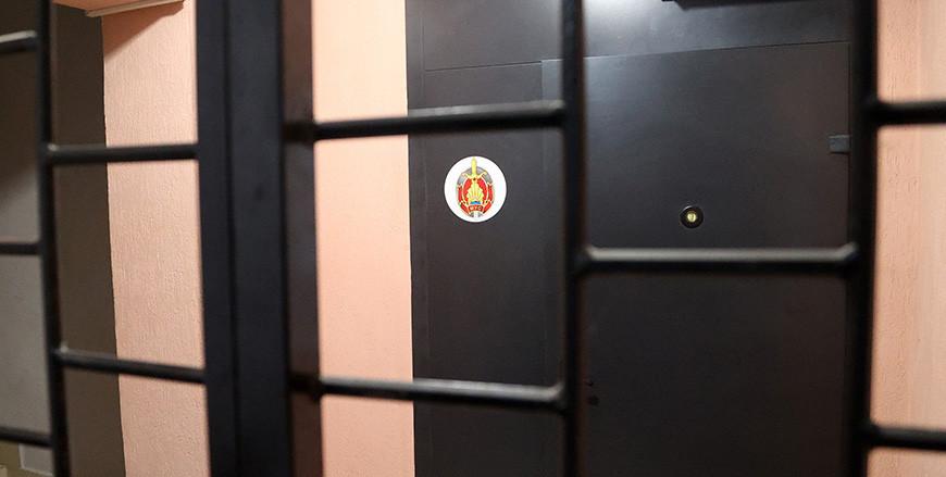 В Сморгони пьяный мужчина выбросил из окна бутылку и попал в женщину