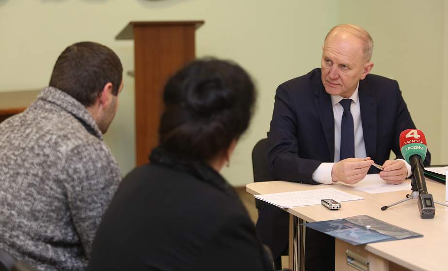 Если пообещал, должен сделать. Это аксиома для представителей власти