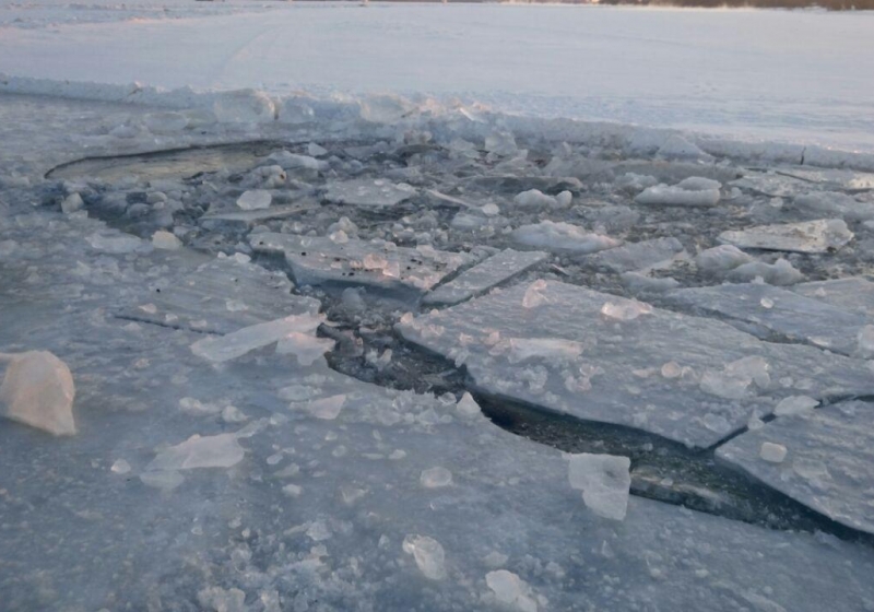 Зимняя рыбалка. Как безопасно вести себя на льду