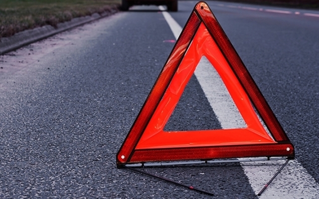 ГАИ  разыскивает очевидцев ДТП: возле магазина столкнулись «Ауди» и «Рено»