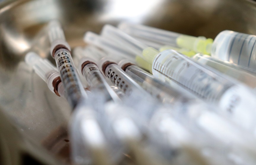 Найдена причина образования тромбов из-за вакцин AstraZeneca и J&J