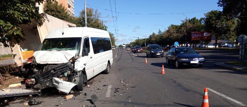 На перекрестке улиц Горького-Комарова произошло ДТП: ни один человек не пострадал