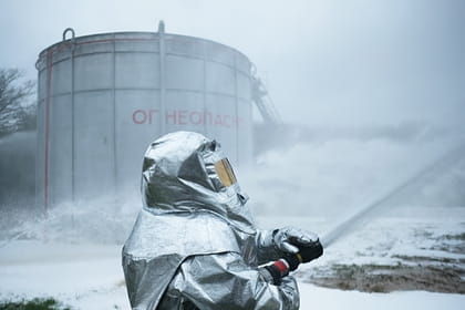 В России горит нефтехимический завод