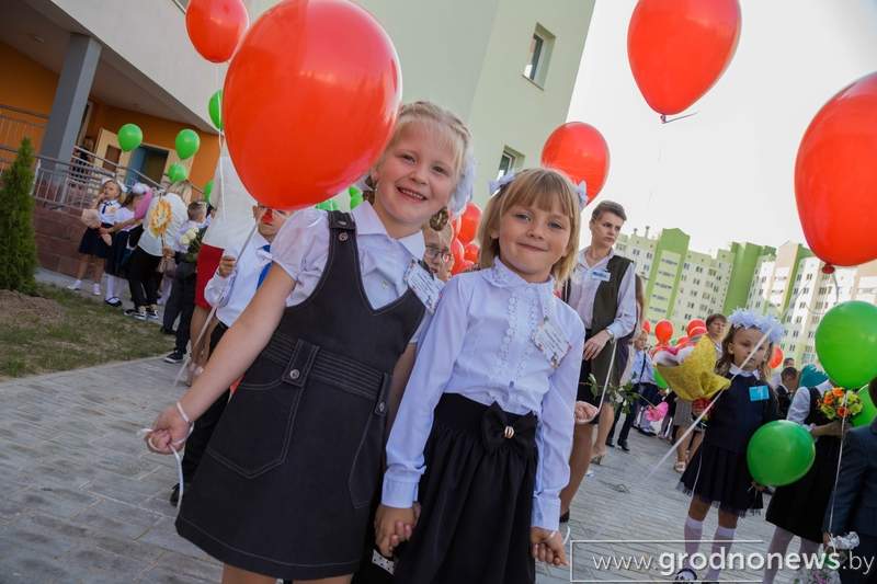 Новая школа в микрорайоне Ольшанка открылась в День знаний (видео)