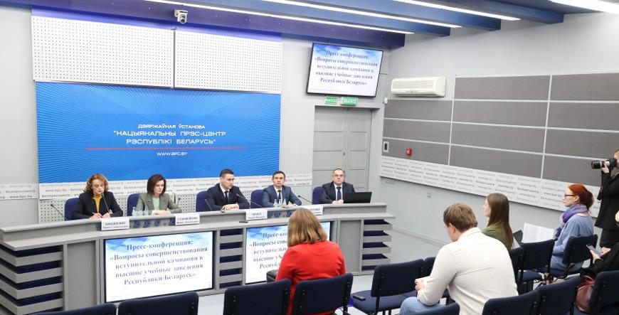 Централизованные экзамены выпускники школ будут сдавать с 14 по 21 мая