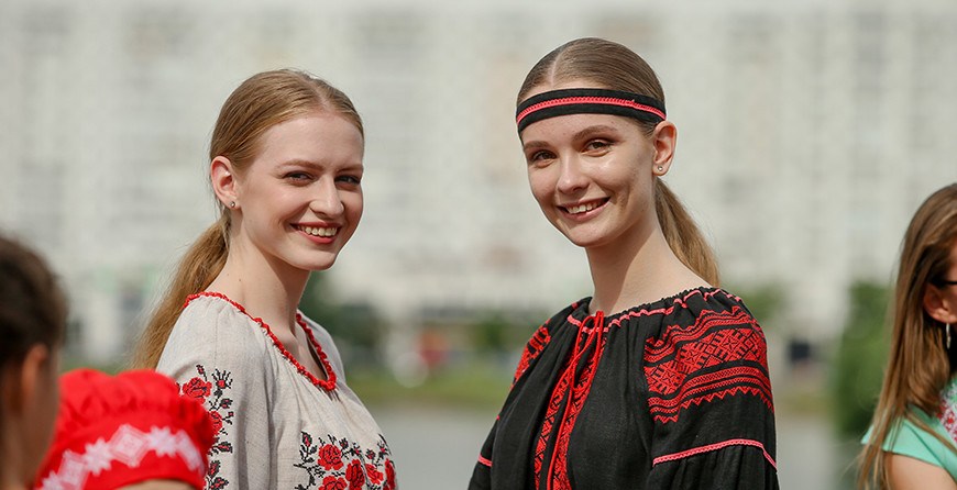 Фотоконкурс "Сэлфі&фота з вышыванкай" стартует в Беларуси 1 июня