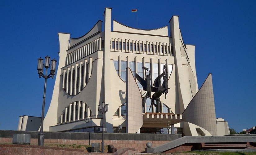 В Гродненском областном драмтеатре с 25 сентября приостановлен показ спектаклей. Деньги за проданные билеты вернут