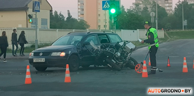 В Гродно столкнулись автомобиль и мотоцикл. Говорят, светофоры не работали