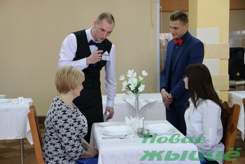 В Новогрудском сельскохозяйственном профессиональном лицее выбрали лучшего официанта