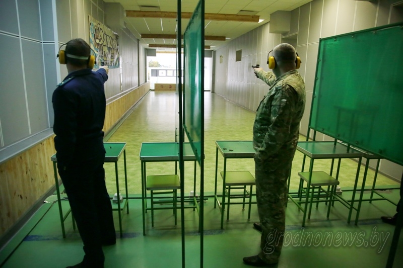 Попасть в «яблочко». В Гродно прошел чемпионат по стрельбе из табельного оружия (+Видео)