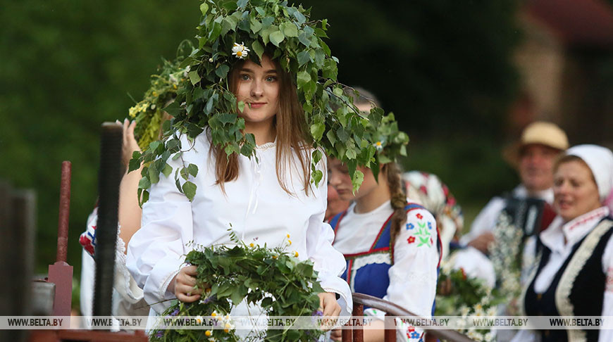 ФОТОФАКТ: На Августовском канале прошел традиционный обряд Купалье
