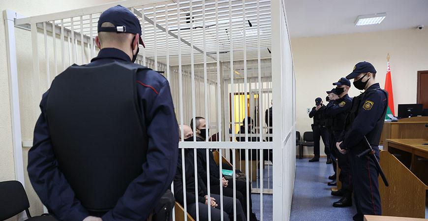 Самая крупная сумма взяток в истории Беларуси - на скамье подсудимых топ-менеджеры Белгазпромбанка