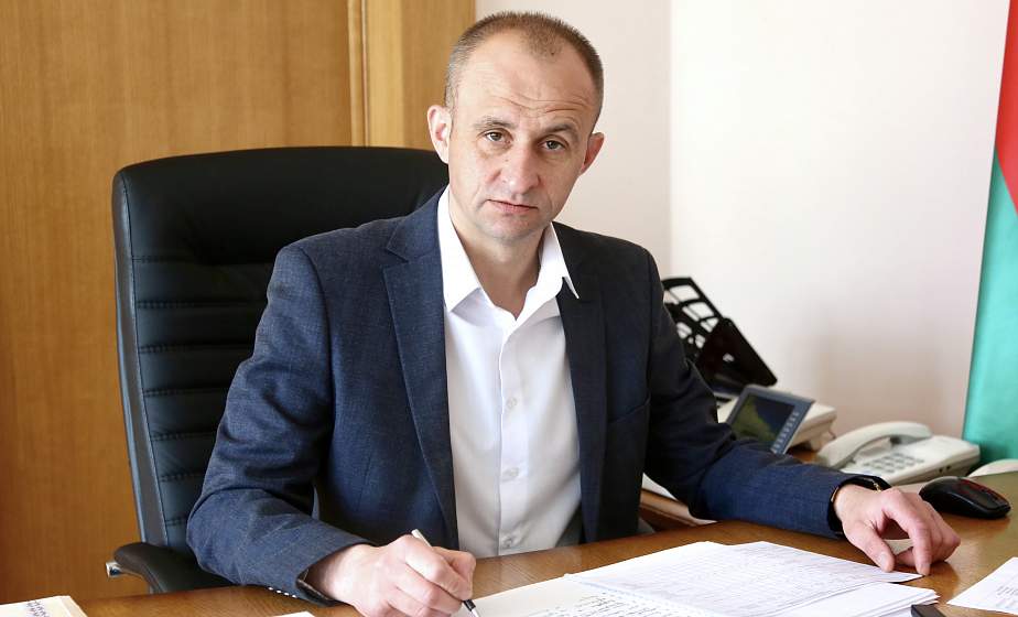 Субботнюю прямую линию с жителями региона провел первый заместитель председателя облисполкома Юрий Валеватый 
