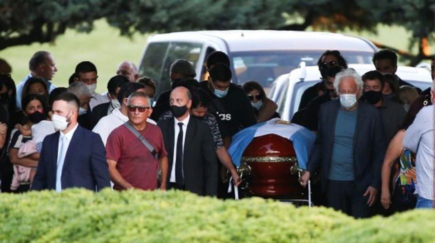 Марадона похоронен рядом с родителями возле Буэнос-Айреса