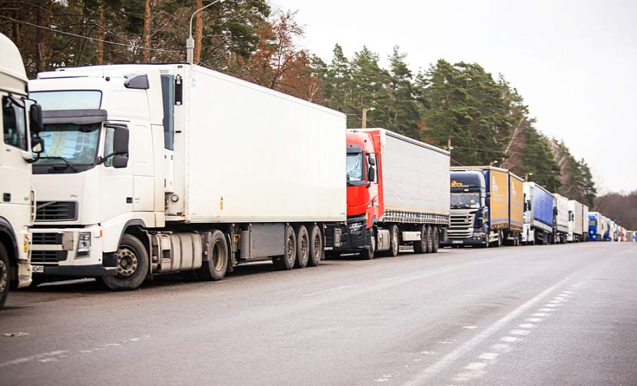  Около 2900 авто: ситуация на границе остается напряженной 