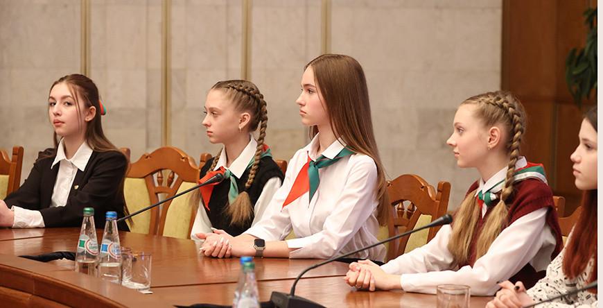 Игорь Сергеенко рассказал школьникам, с чего начинается гражданская позиция и патриотизм